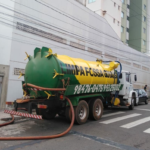 limpa fossa caminhão 2